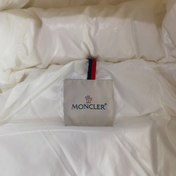 Lightweight Short Simple Moncler Down Jacket - Picture 6 of 10